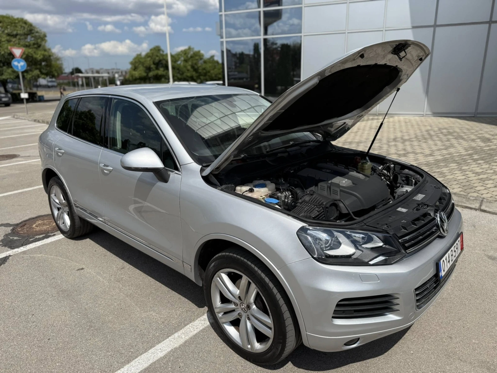 VW Touareg * * * ЛИЗНГ* * * Реални км Сервизна - изображение 7 | Auto.bg VW Touareg * * * ЛИЗНГ* * * Реални км Сервизна - изображение 7