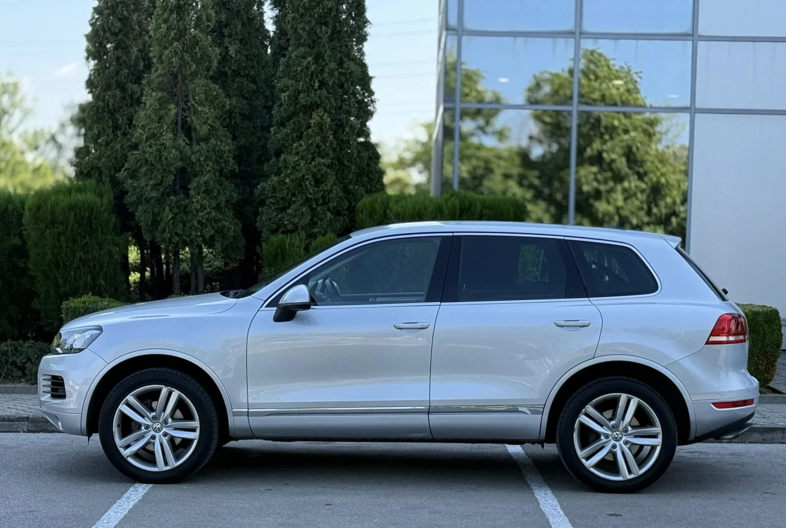 VW Touareg * * * ЛИЗНГ* * * Реални км Сервизна - изображение 3 | Auto.bg VW Touareg * * * ЛИЗНГ* * * Реални км Сервизна - изображение 3