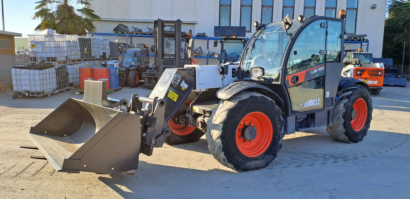 Телескопични товарачи Bobcat PF2-TL38.70X КЛИМАТИК - изображение 5 | Auto.bg Телескопични товарачи Bobcat PF2-TL38.70X КЛИМАТИК - изображение 5