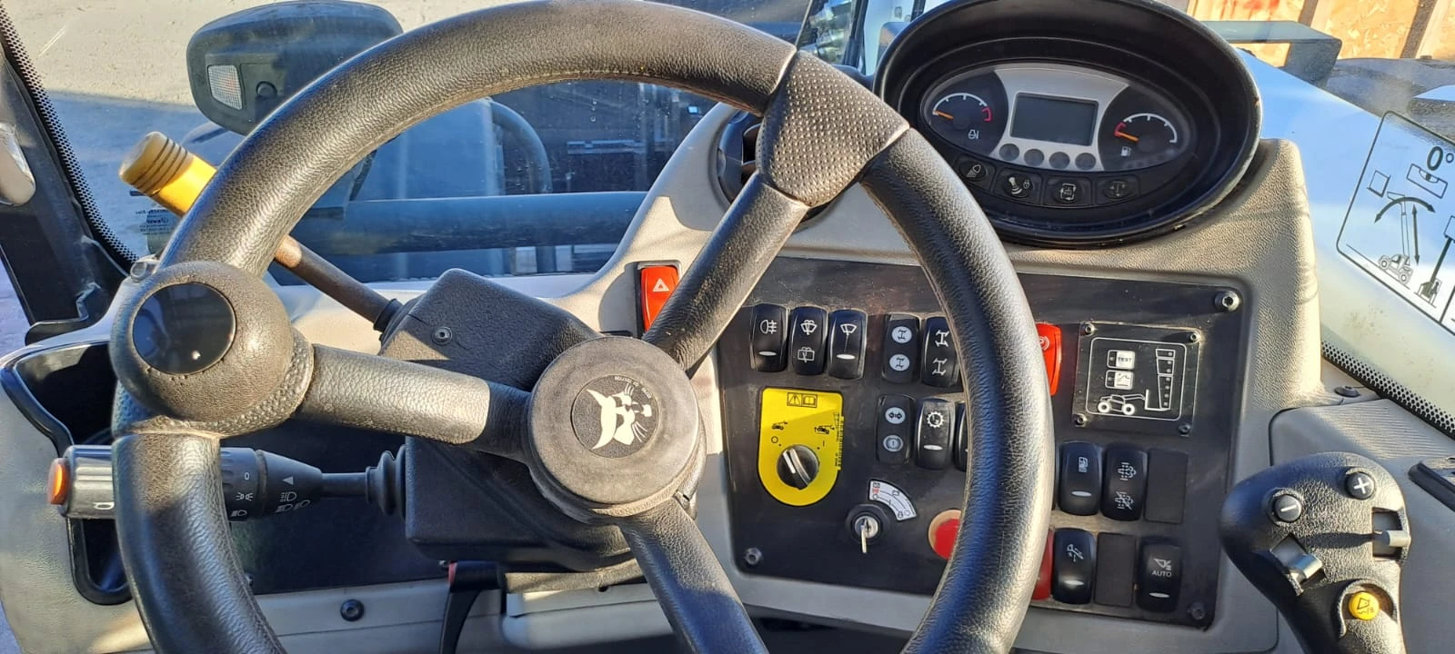 Телескопични товарачи Bobcat PF2-TL38.70X КЛИМАТИК - изображение 10 | Auto.bg Телескопични товарачи Bobcat PF2-TL38.70X КЛИМАТИК - изображение 10