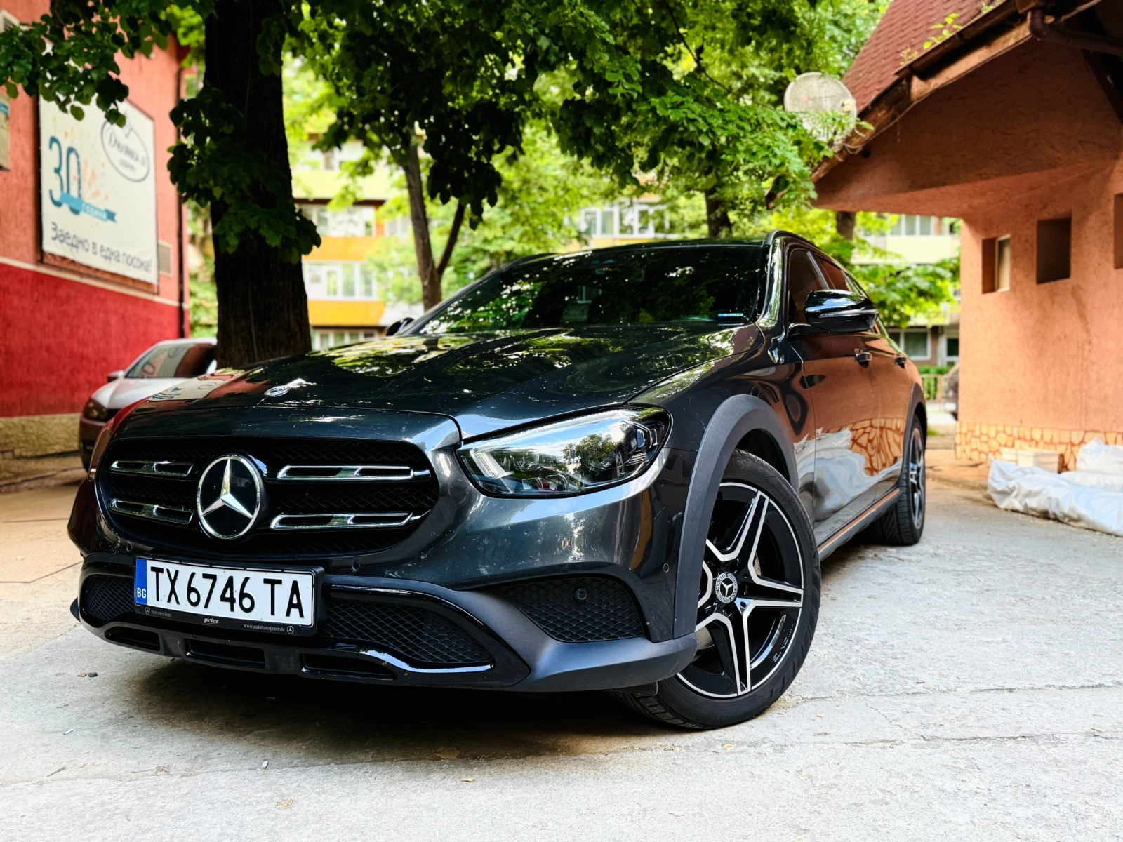 Mercedes-Benz E 220 4x4 AMG 306hp plug-in hybrid Multibeam | Auto.bg — изображение 1 Mercedes-Benz E 220 4x4 AMG 306hp plug-in hybrid Multibeam | Auto.bg — изображение 1