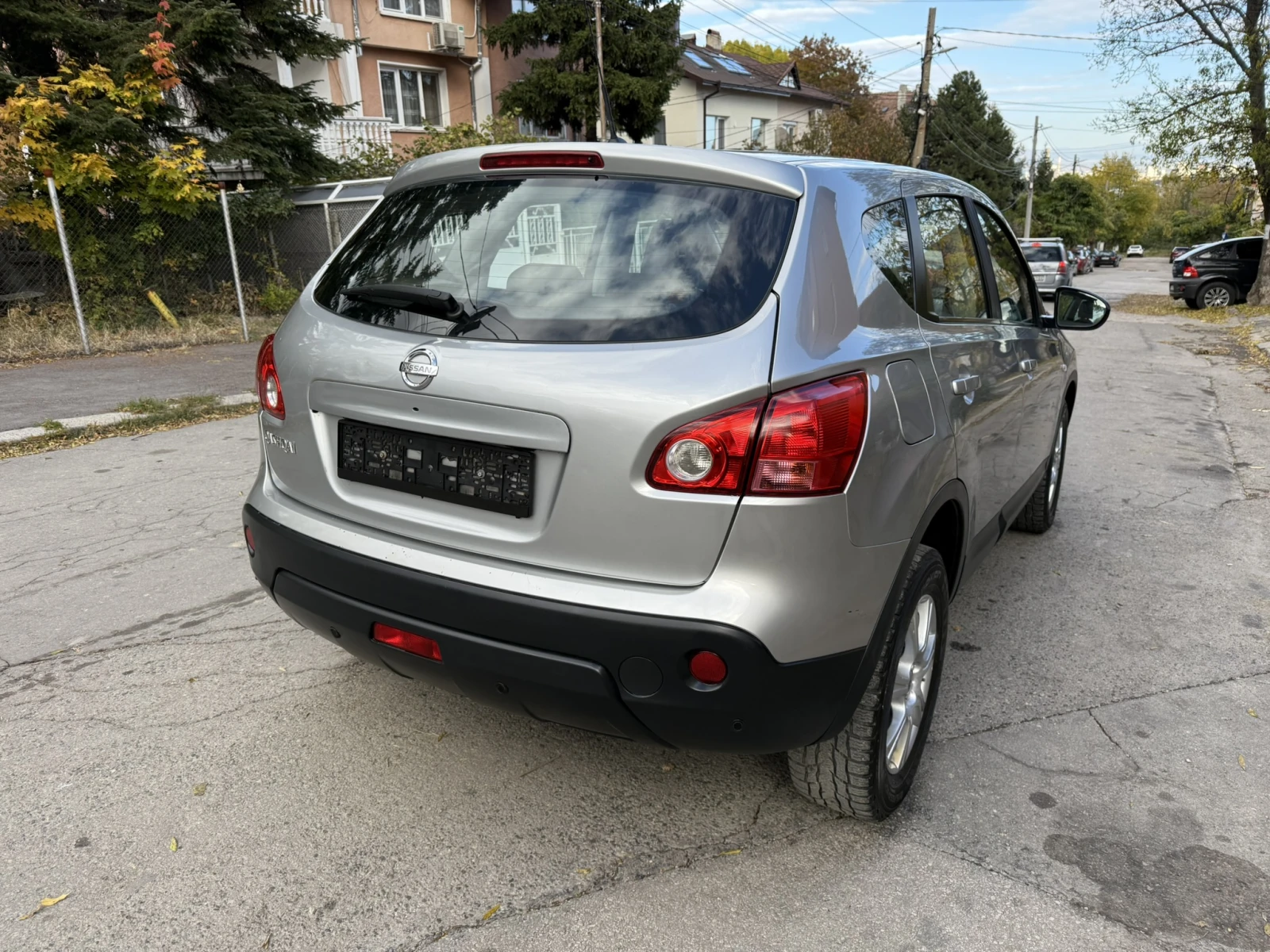 Nissan Qashqai 2.0i 141HP 4x4 / AVTOMAT / PANORAMA / FULL KEYLES - изображение 6 | Auto.bg Nissan Qashqai 2.0i 141HP 4x4 / AVTOMAT / PANORAMA / FULL KEYLES - изображение 6