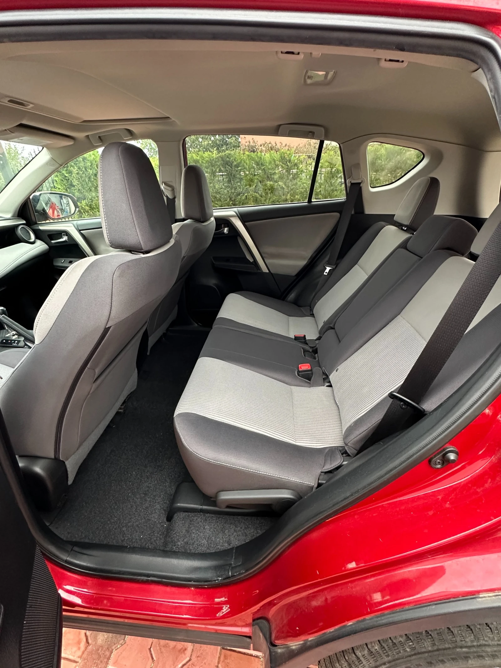 Toyota Rav4 РЕАЛНИ КИЛОМЕТРИ - изображение 10 | Auto.bg Toyota Rav4 РЕАЛНИ КИЛОМЕТРИ - изображение 10