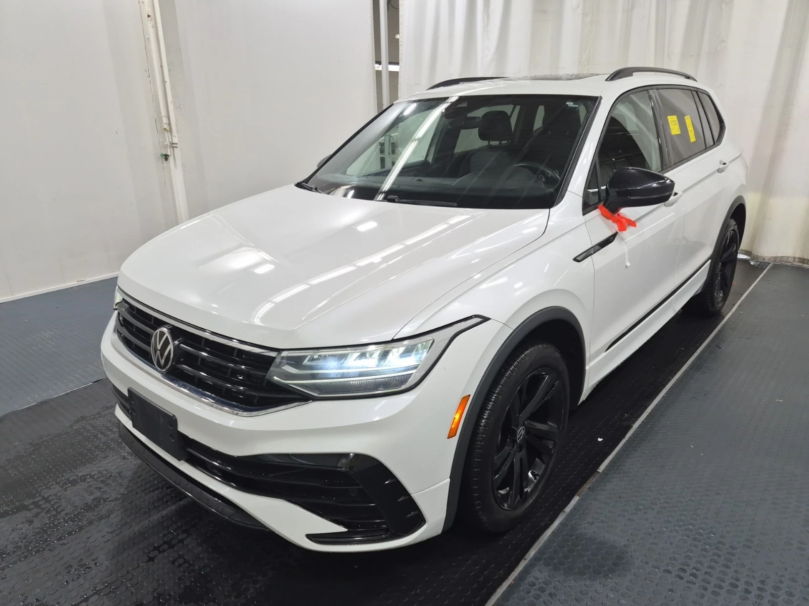 VW Tiguan * Comfortline R Line Black Edition * CARFAX * | Auto.bg — изображение 1 VW Tiguan * Comfortline R Line Black Edition * CARFAX * | Auto.bg — изображение 1