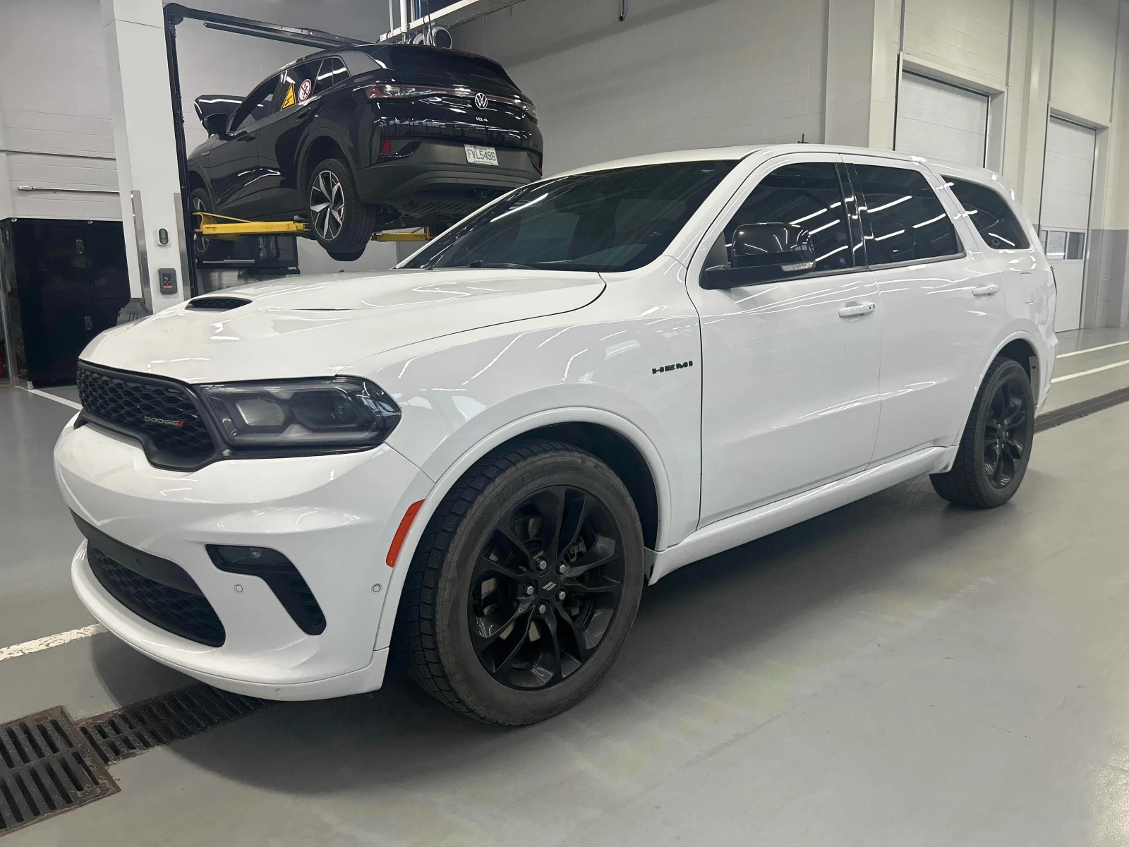 Dodge Durango R/T* HEMI* Подгрев* Обдух* CarPlay* Keyless* | Auto.bg — изображение 1 Dodge Durango R/T* HEMI* Подгрев* Обдух* CarPlay* Keyless* | Auto.bg — изображение 1