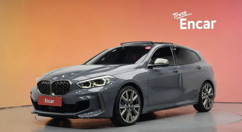 BMW 135 XDRIVE | PANORAMA| HEAD UP| PARKTRONIC| ПОДГРЕВИ| - 24230 € / 47389.76 лв. - 60031694 1 | Car24.bg BMW 135 XDRIVE | PANORAMA| HEAD UP| PARKTRONIC| ПОДГРЕВИ| - 24230 € / 47389.76 лв. - 60031694 1