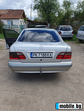     Mercedes-Benz E 200 ~3 500 .
