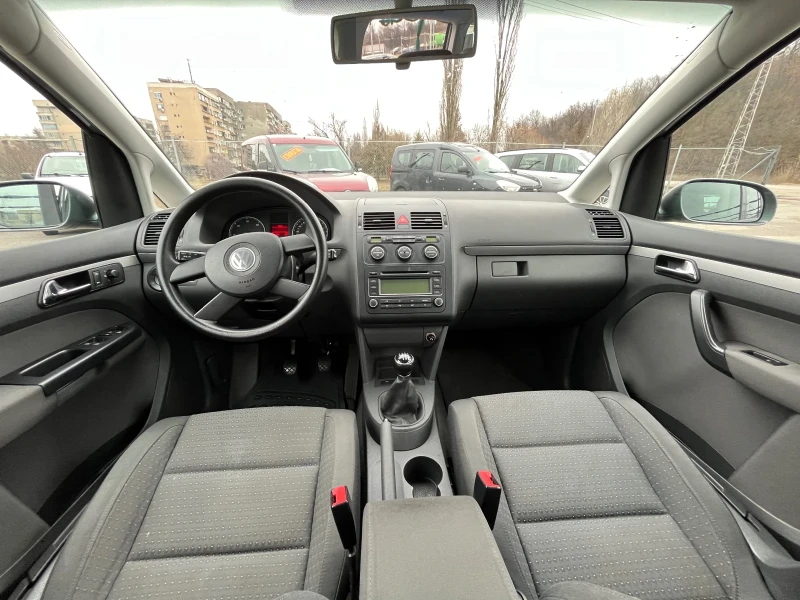 VW Touran 2.0TDI 140кс, снимка 13 - Автомобили и джипове - 48489405