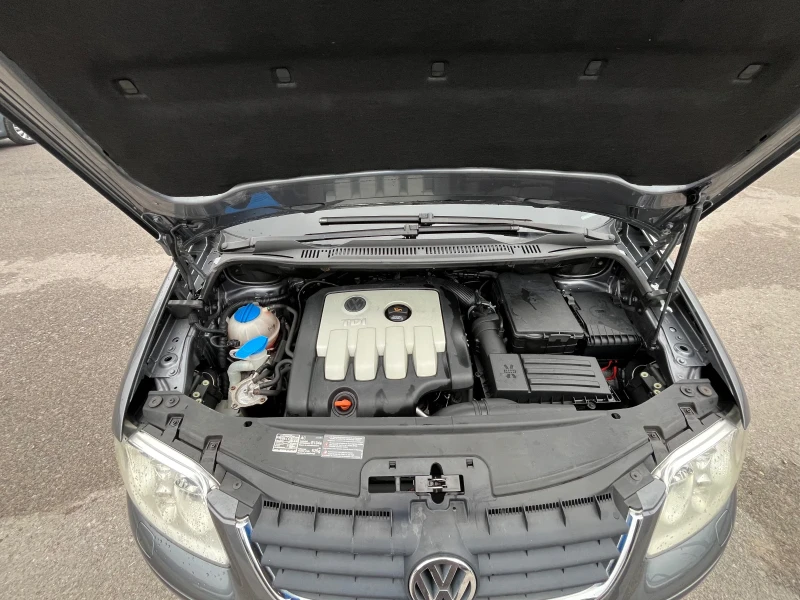 VW Touran 2.0TDI 140кс, снимка 15 - Автомобили и джипове - 48489405