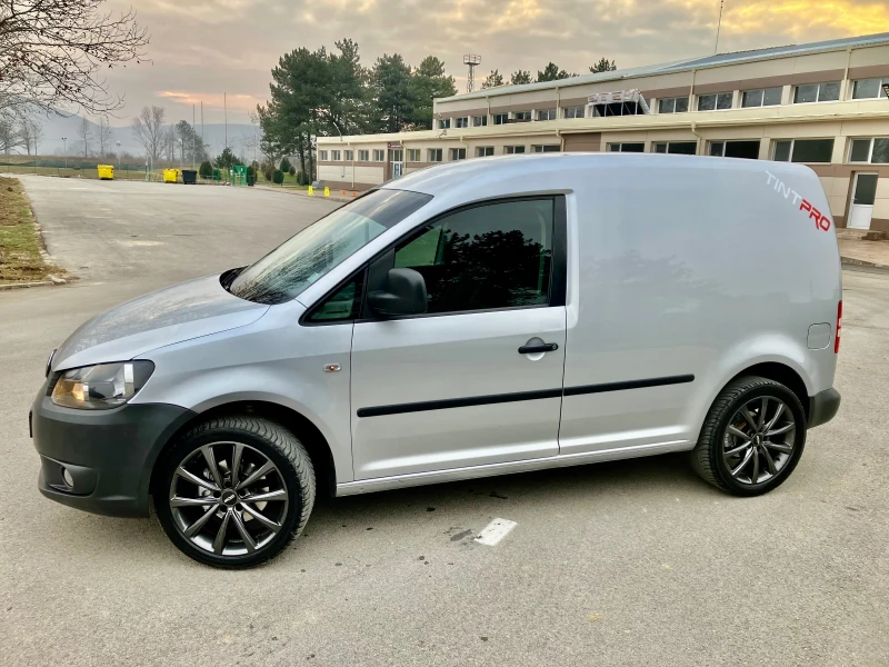 VW Caddy 1.6 TDI, снимка 2 - Автомобили и джипове - 48789224