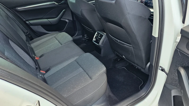 Skoda Octavia Germany* Automatik* LED* Kam* Key Go* ACC* Webasto, снимка 17 - Автомобили и джипове - 51073897