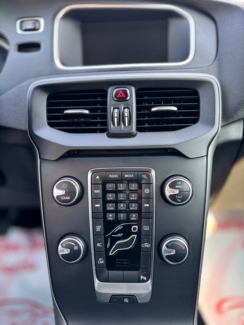 Volvo V40, снимка 9 - Автомобили и джипове - 51287657