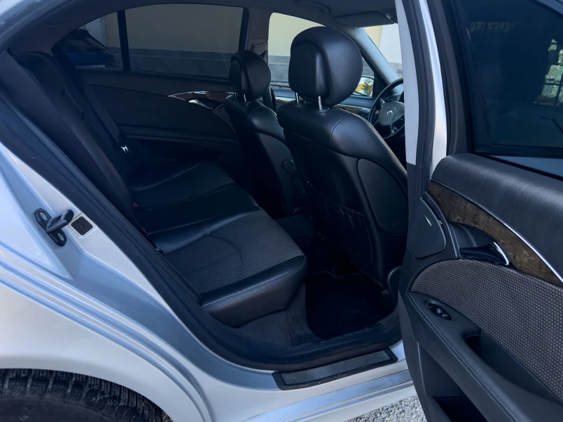 Mercedes-Benz E 280 = 4 Matic= AVANGARDE= , снимка 12 - Автомобили и джипове - 52402915
