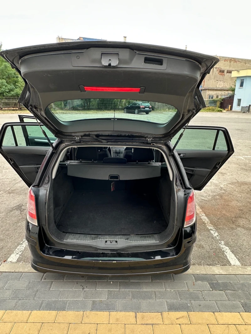 Opel Astra 1.9 CDTI, снимка 12 - Автомобили и джипове - 52946413