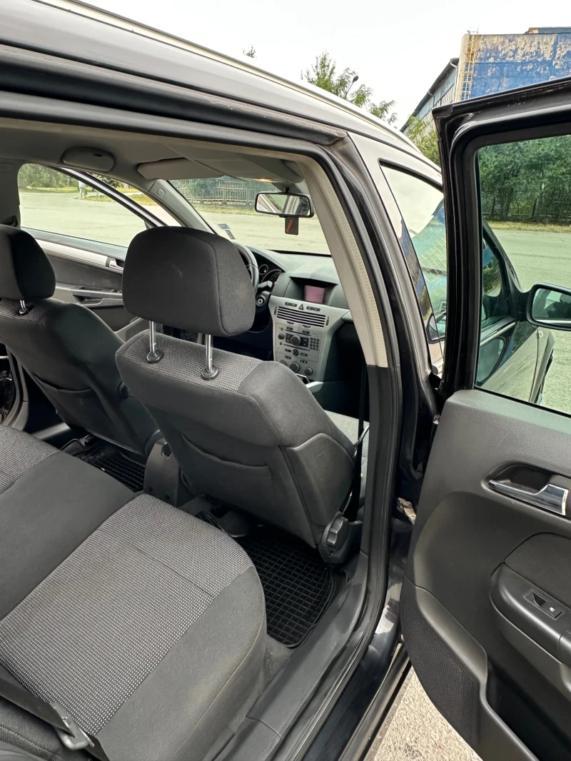 Opel Astra 1.9 CDTI, снимка 9 - Автомобили и джипове - 52946413