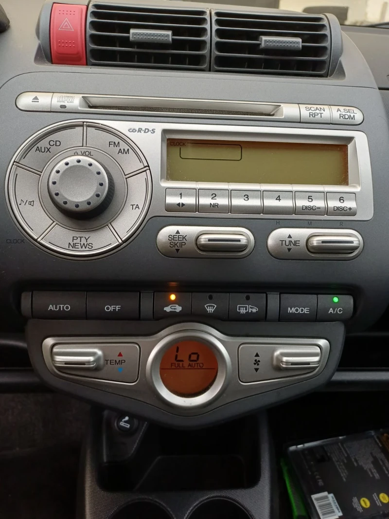 Honda Jazz 1.4 Facelift, снимка 9 - Автомобили и джипове - 53012638