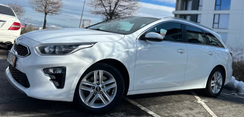 Kia Ceed 1.6CRDi* , снимка 7 - Автомобили и джипове - 53055030