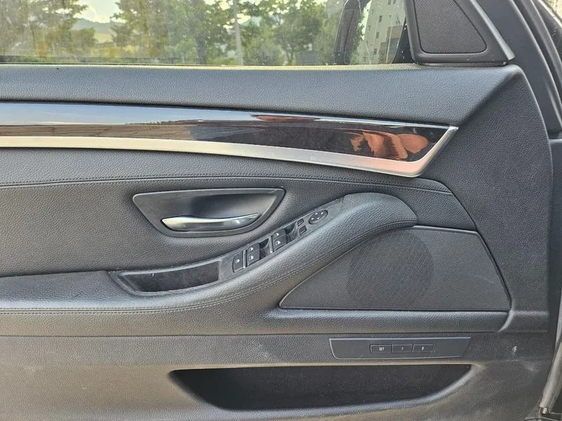 BMW 528 I M Aerodynamics, снимка 11 - Автомобили и джипове - 55146038
