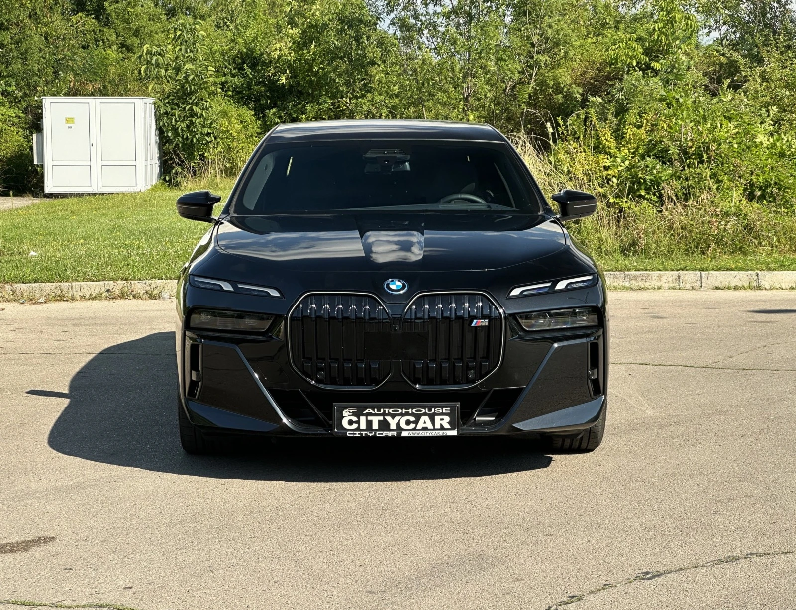 BMW i7 M70/ xDrive/ EXECUTIVE/ CARBON/ B&W/ ICONIC GLOW/  - изображение 2