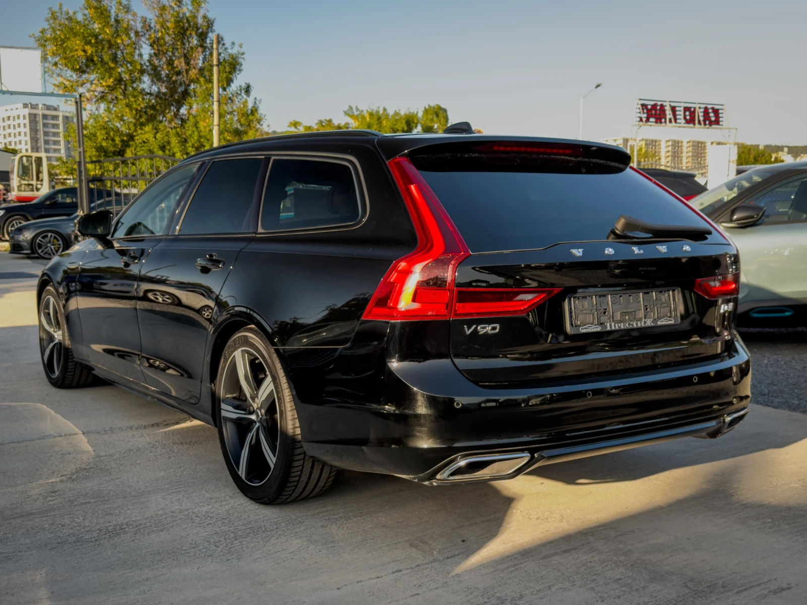 Volvo V90 D4 - R-DESIGN , снимка 6 - Автомобили и джипове - 51201726
