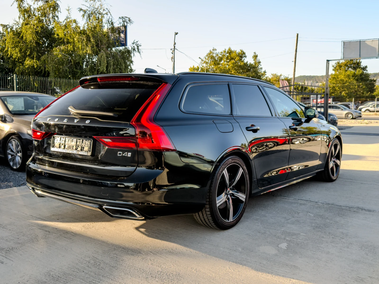Volvo V90 D4 - R-DESIGN , снимка 4 - Автомобили и джипове - 51201726