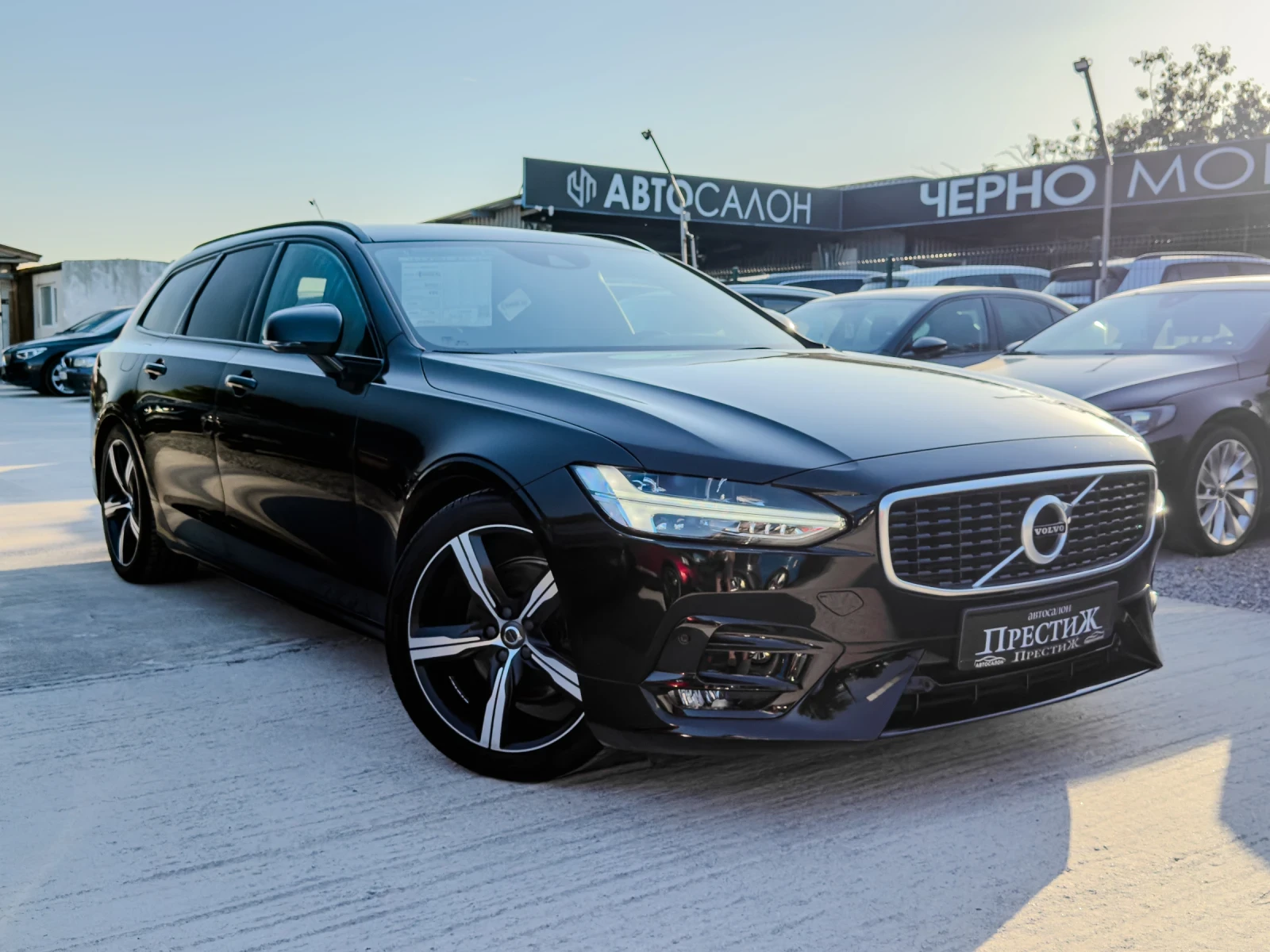 Volvo V90 D4 - R-DESIGN , снимка 3 - Автомобили и джипове - 51201726