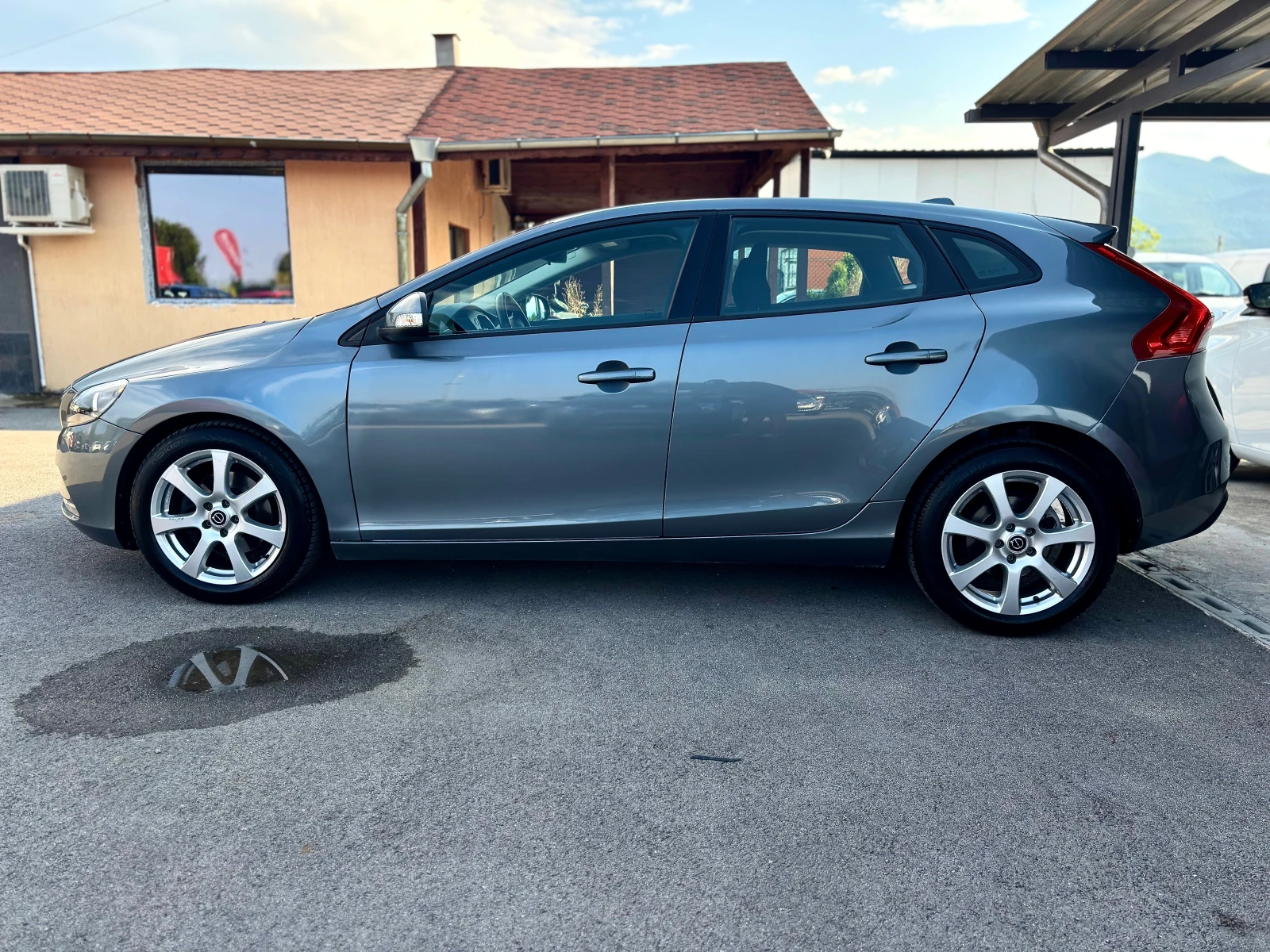 Volvo V40  - изображение 5