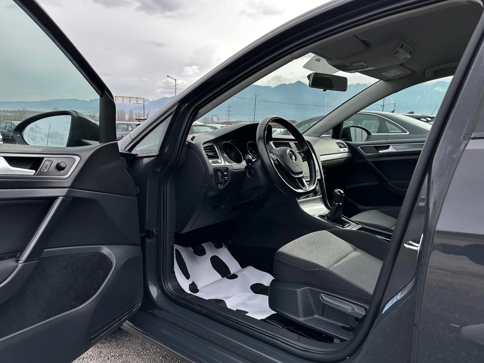 VW Golf 1.6TDI-���� 6-������ ������-NEW-TOP | Mobile.bg � ����������� 7