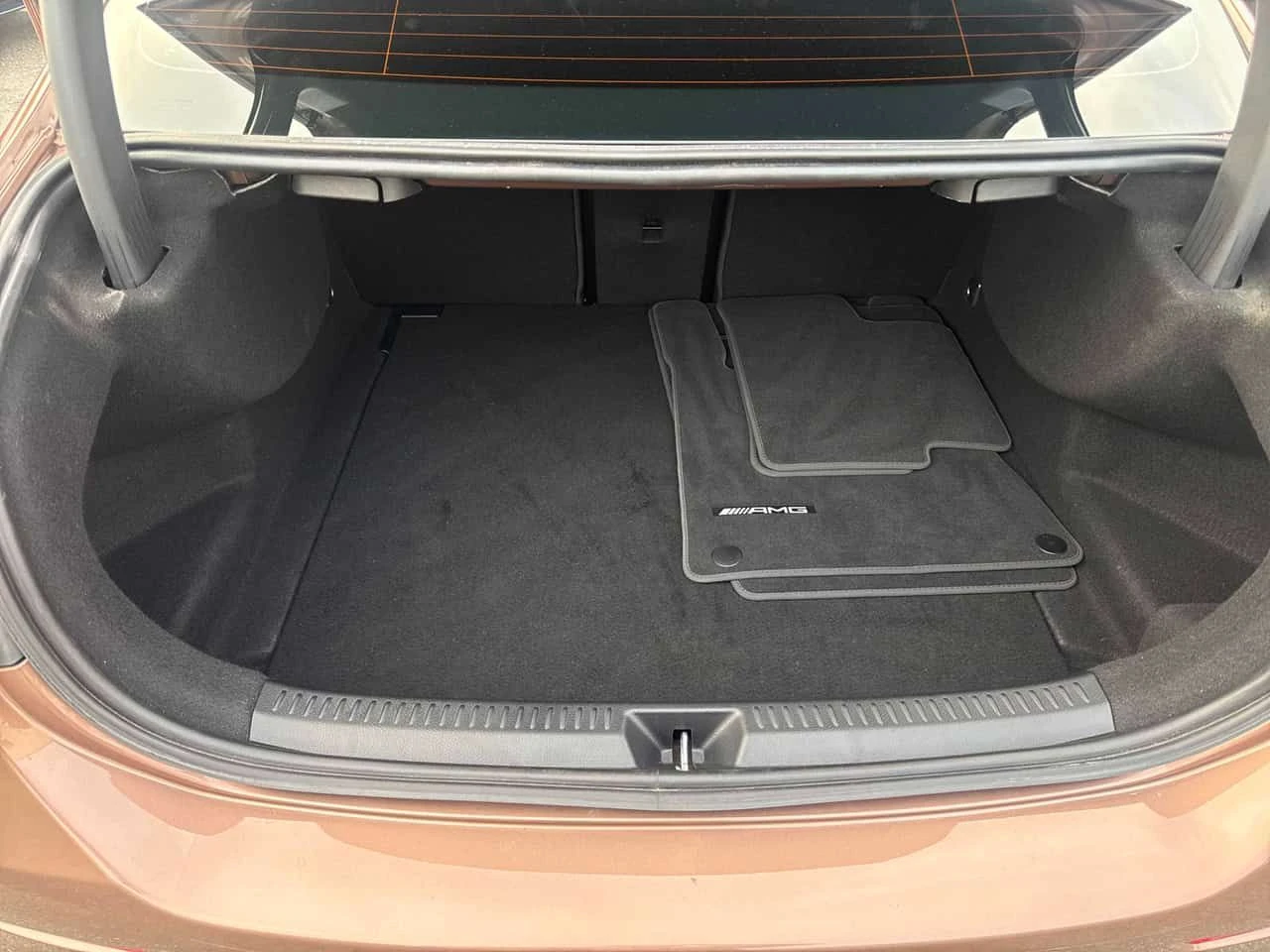 Mercedes-Benz A 220 * 4MATIC * AMG PACK* ДИСТРОНИК* ПАНОРАМА* AMBIENT*, снимка 11 - Автомобили и джипове - 54144736