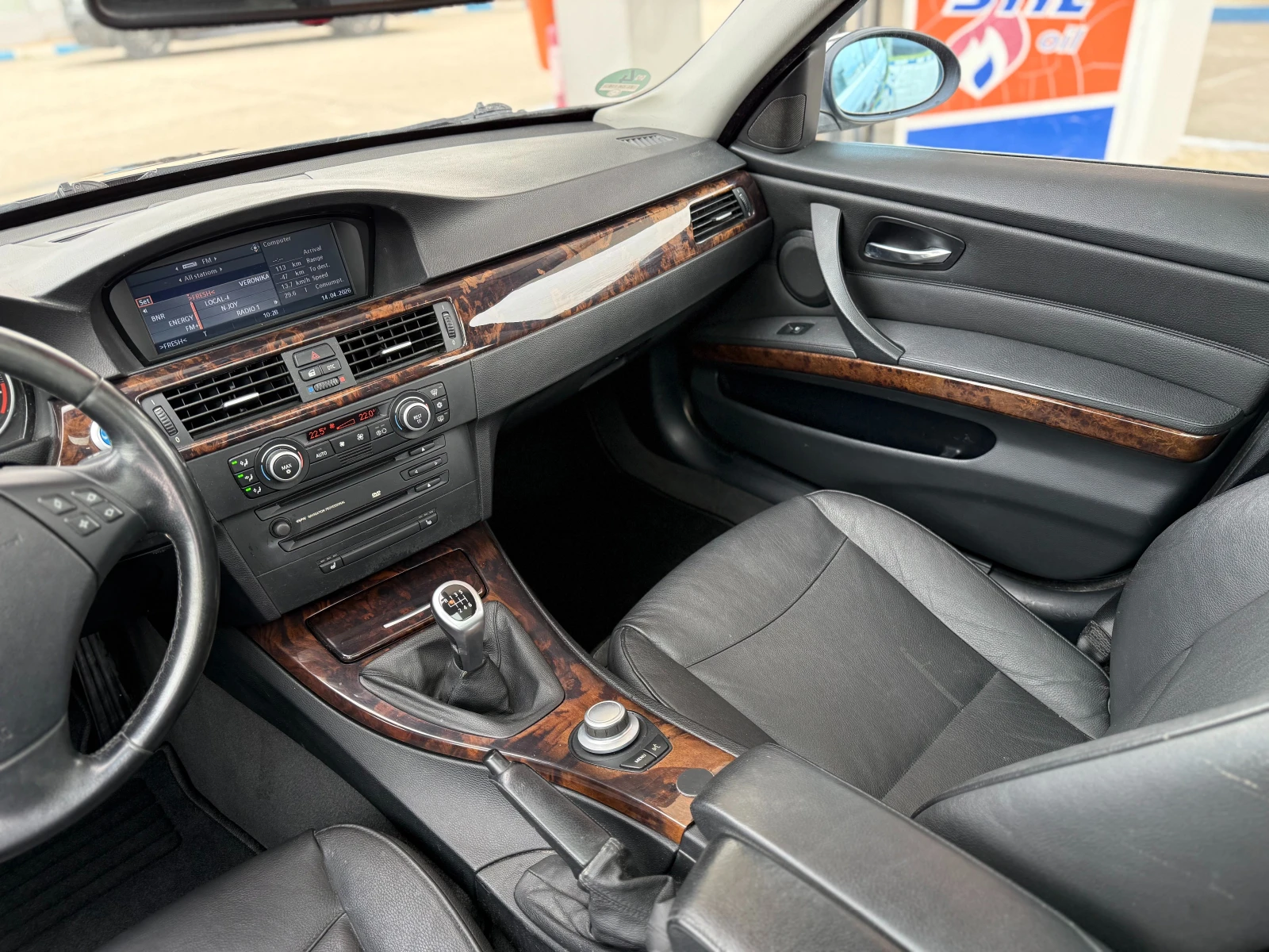 BMW 325 Pano/Hi-Fi/Задно, снимка 13 - Автомобили и джипове - 54189887