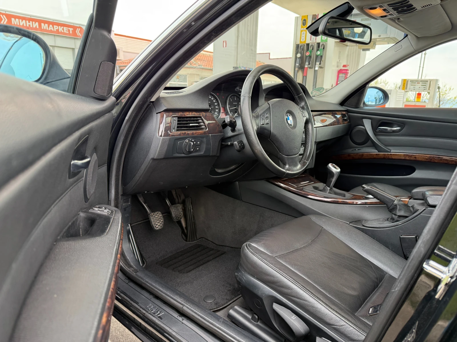 BMW 325 Pano/Hi-Fi/Задно, снимка 9 - Автомобили и джипове - 54189887