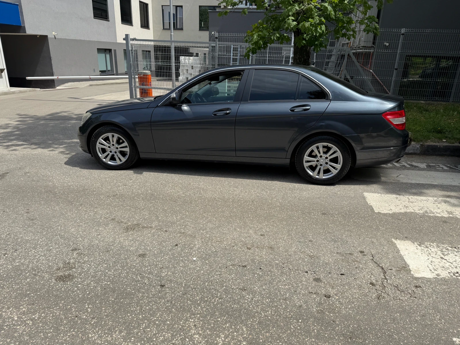 Mercedes-Benz C 180, снимка 4 - Автомобили и джипове - 54600032