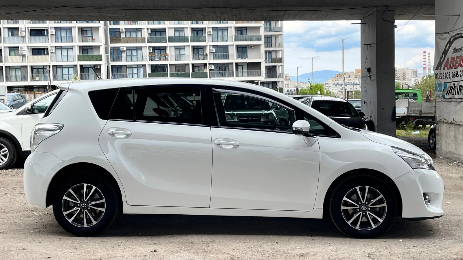 Toyota Verso ОБСЛУЖЕНА, снимка 4 - Автомобили и джипове - 54608697
