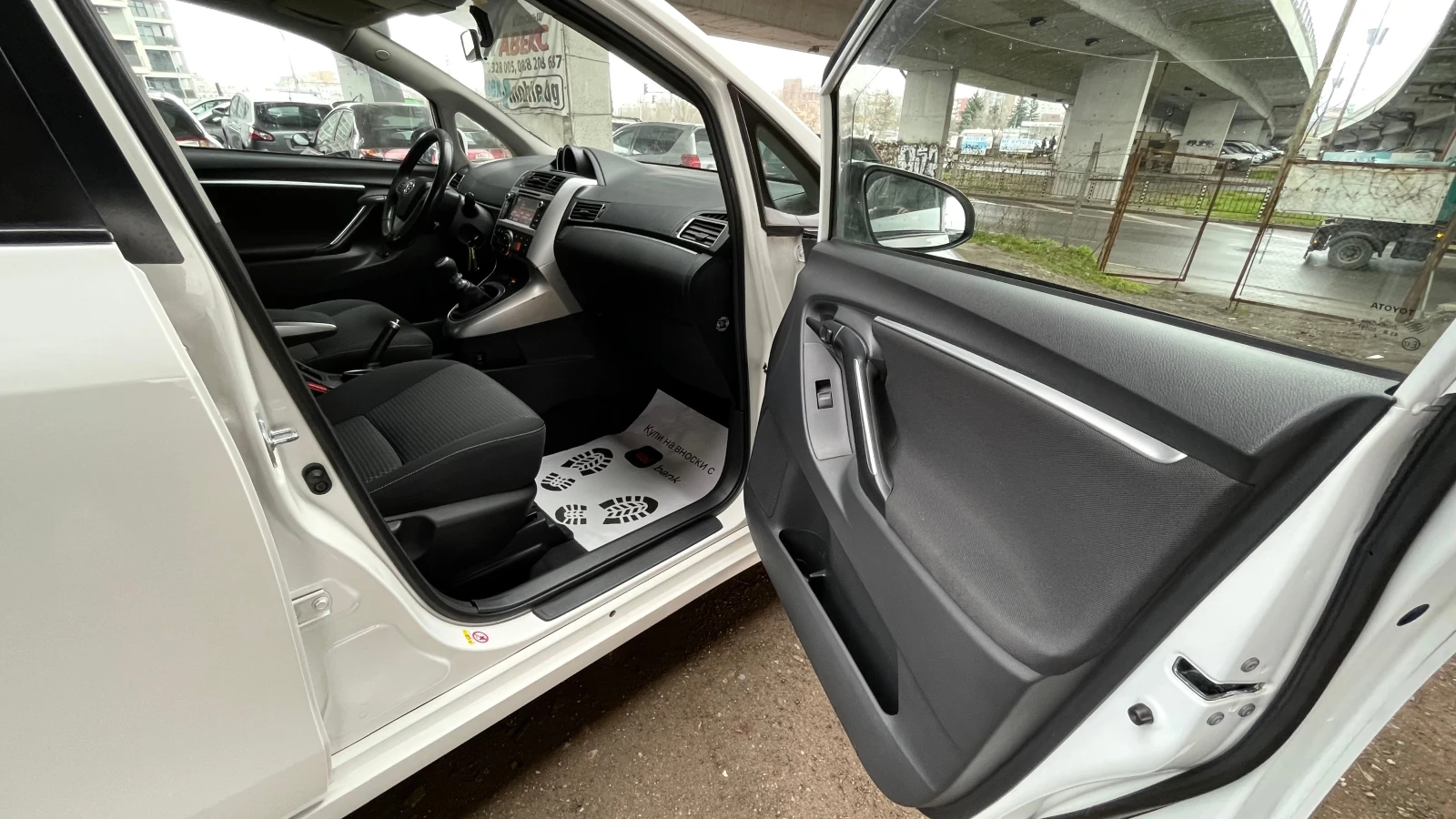 Toyota Verso ОБСЛУЖЕНА, снимка 14 - Автомобили и джипове - 54608697