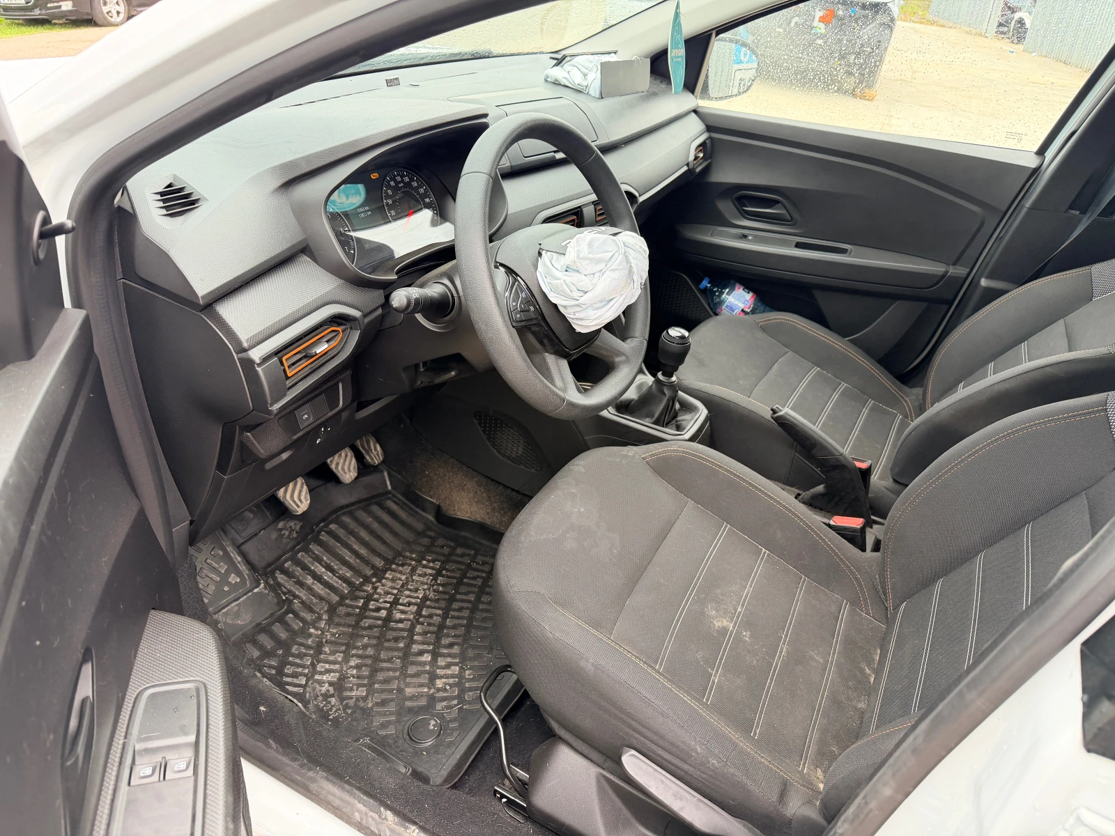 Dacia Sandero 1.0 TCe, снимка 8 - Автомобили и джипове - 54706600