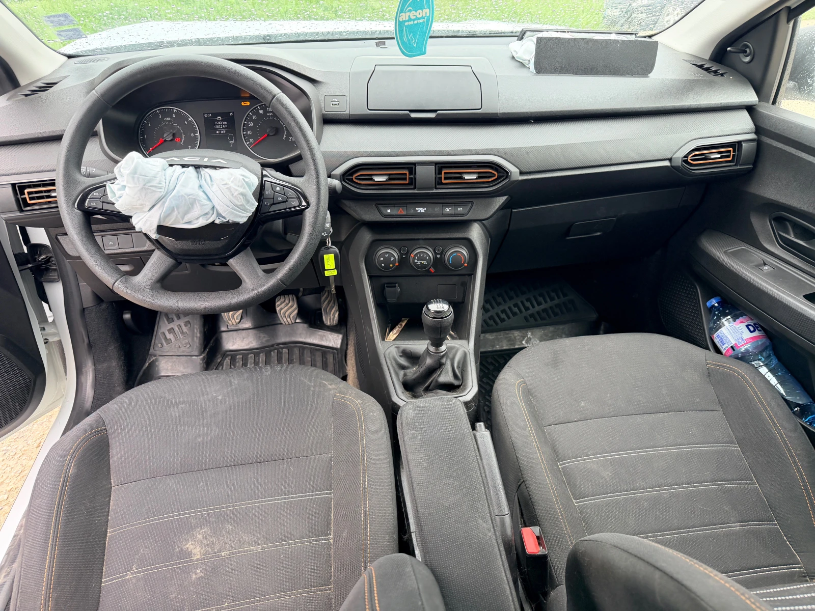Dacia Sandero 1.0 TCe, снимка 9 - Автомобили и джипове - 54706600