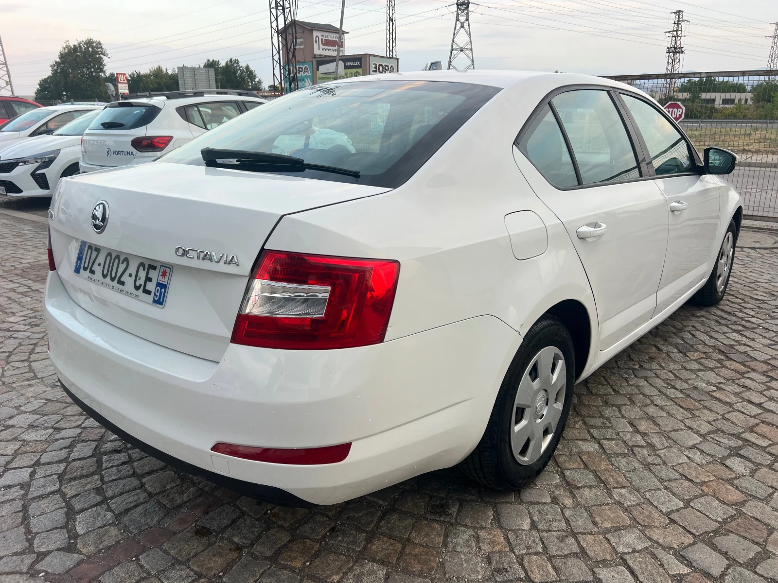 Skoda Octavia 1.6 TDI CLIMA/NAVI, снимка 3 - Автомобили и джипове - 55675938