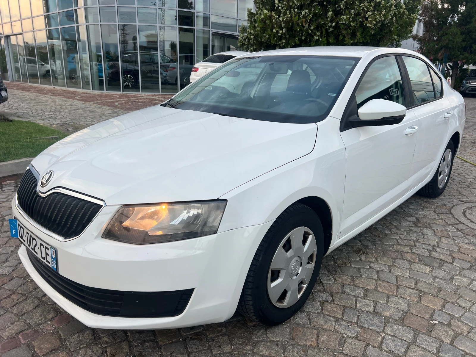 Skoda Octavia 1.6 TDI CLIMA/NAVI, снимка 7 - Автомобили и джипове - 55675938