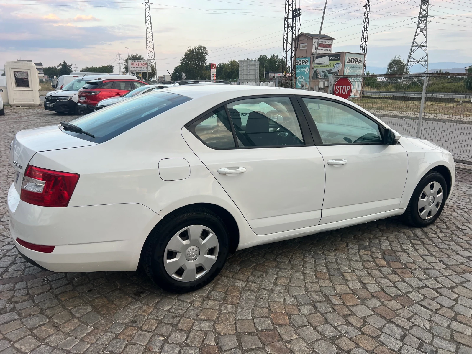 Skoda Octavia 1.6 TDI CLIMA/NAVI, снимка 6 - Автомобили и джипове - 55675938