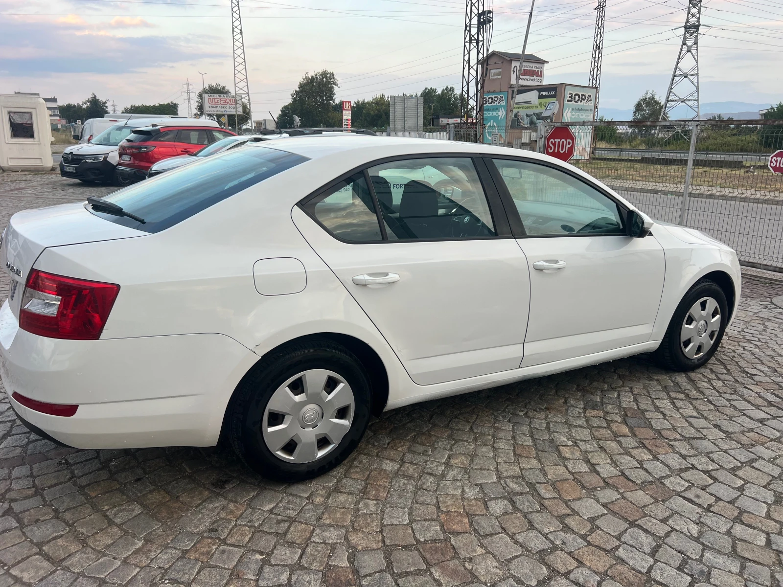 Skoda Octavia 1.6 TDI CLIMA/NAVI, снимка 5 - Автомобили и джипове - 55675938