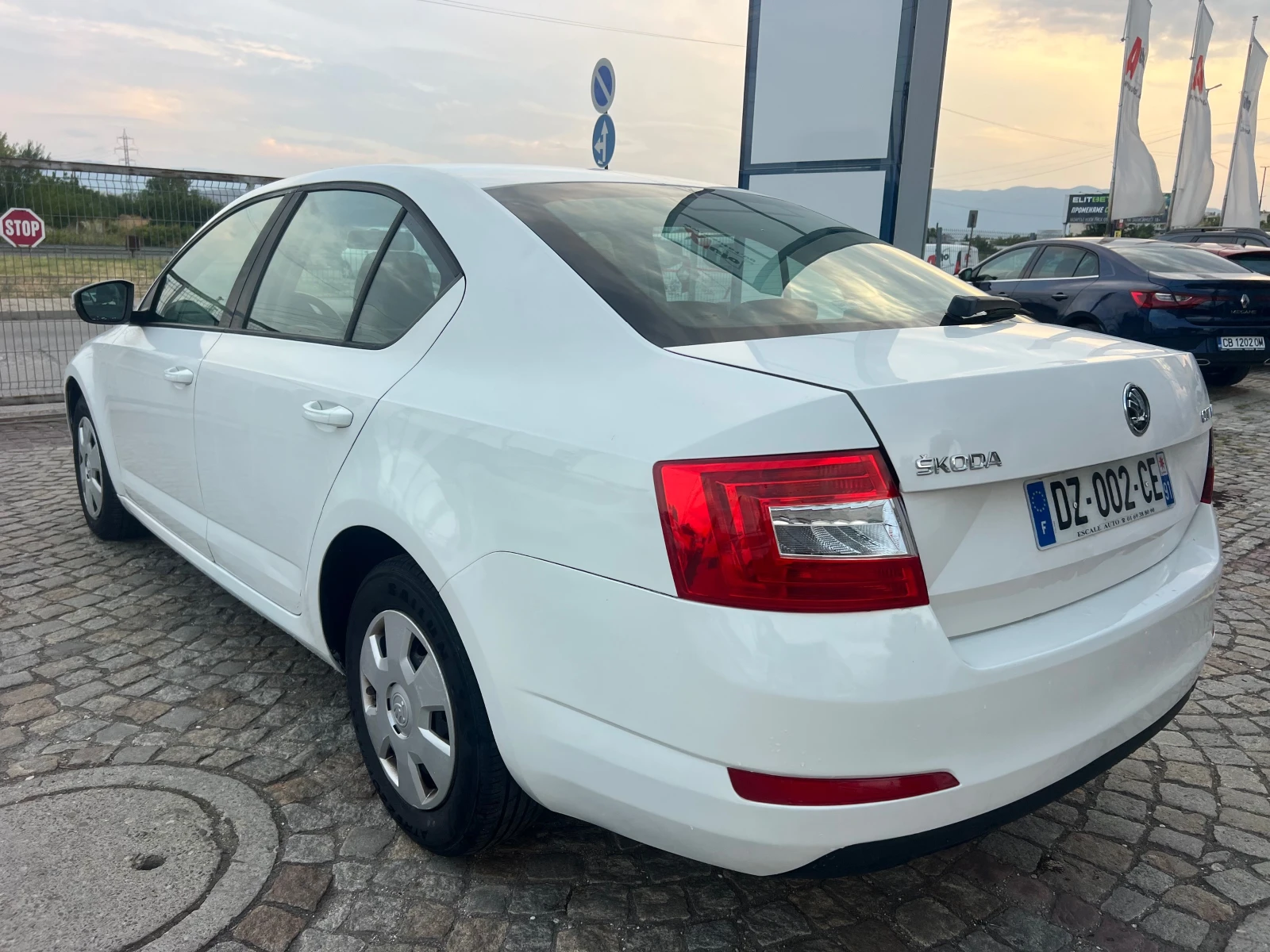Skoda Octavia 1.6 TDI CLIMA/NAVI, снимка 9 - Автомобили и джипове - 55675938