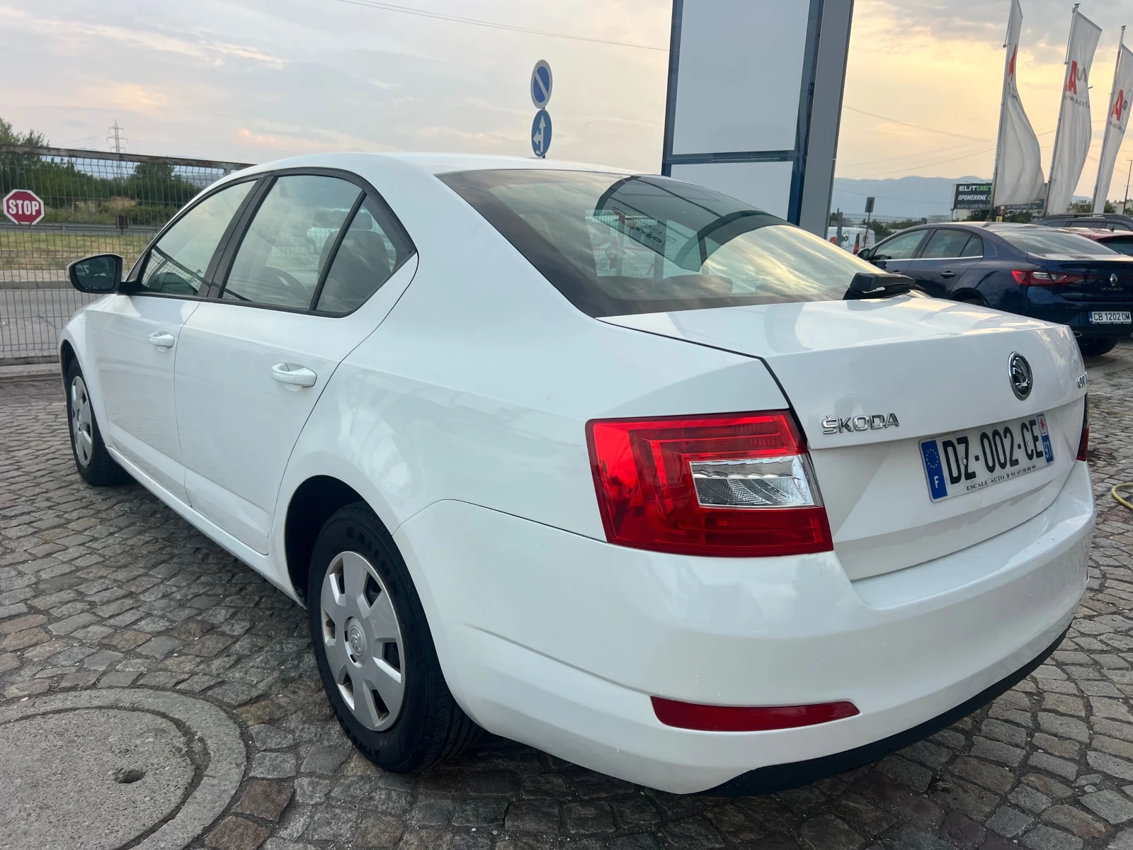 Skoda Octavia 1.6 TDI CLIMA/NAVI, снимка 10 - Автомобили и джипове - 55675938