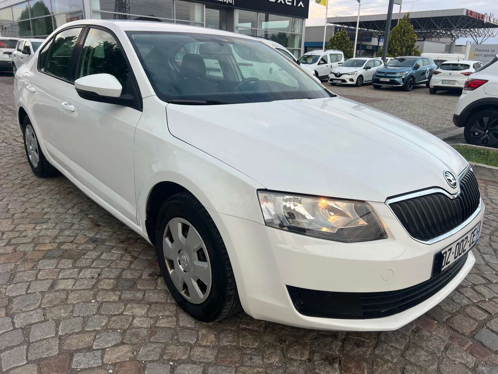 Skoda Octavia 1.6 TDI CLIMA/NAVI, снимка 13 - Автомобили и джипове - 55675938