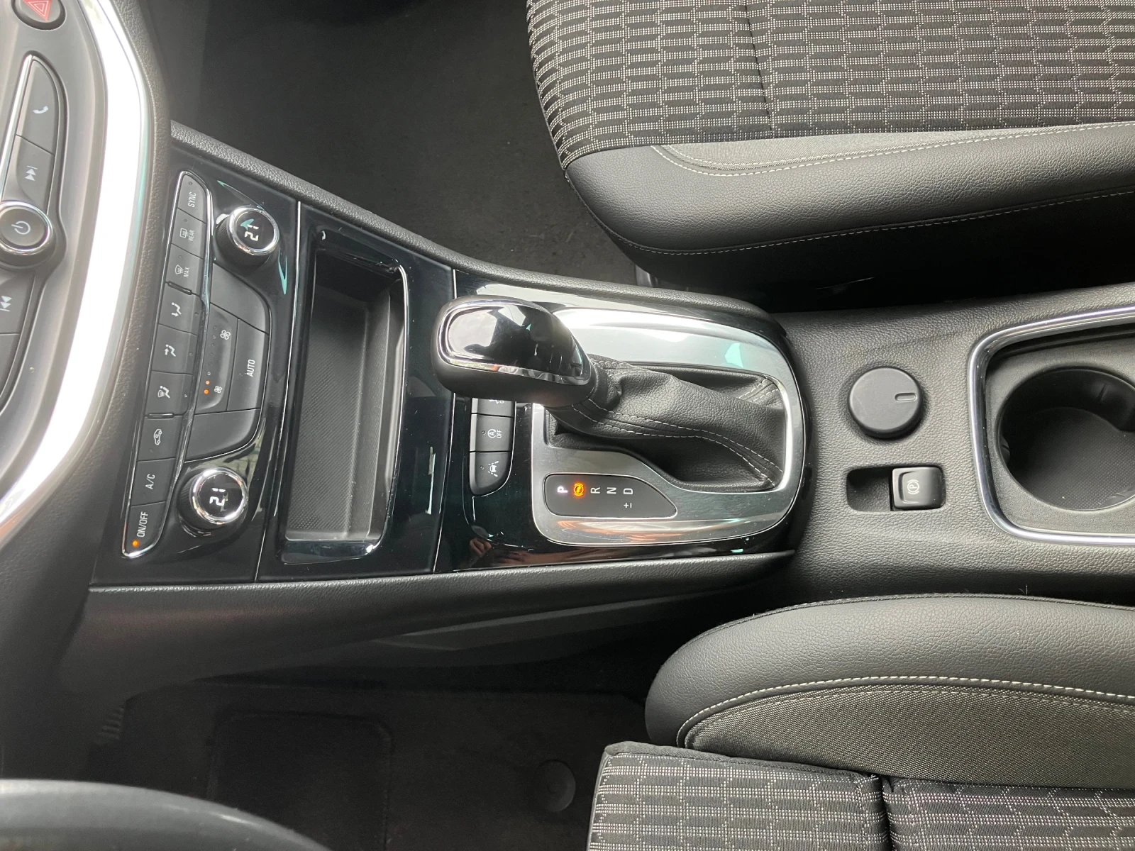 Opel Astra 1.5CDTI, снимка 14 - Автомобили и джипове - 55738523