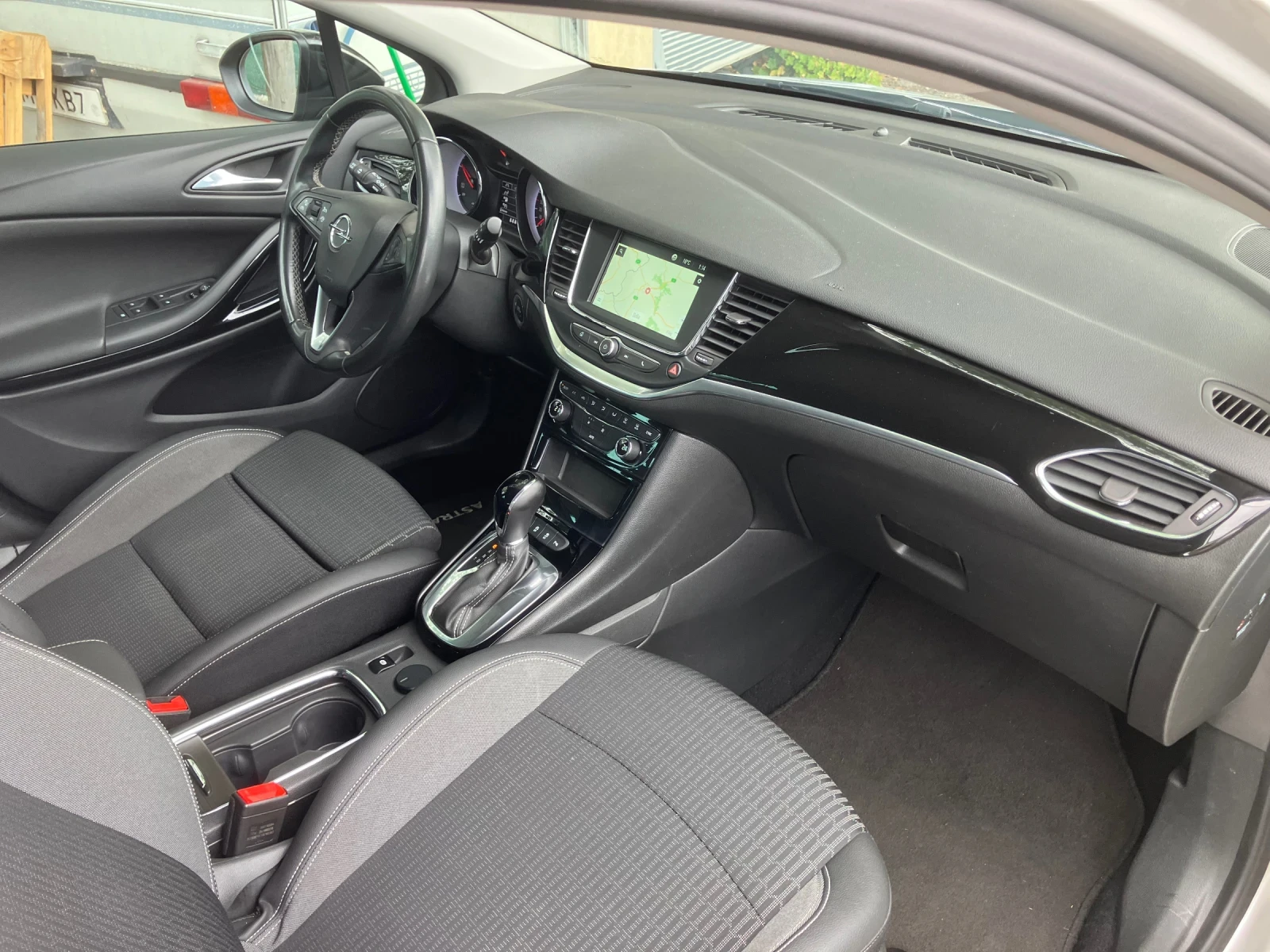 Opel Astra 1.5CDTI, снимка 11 - Автомобили и джипове - 55738523