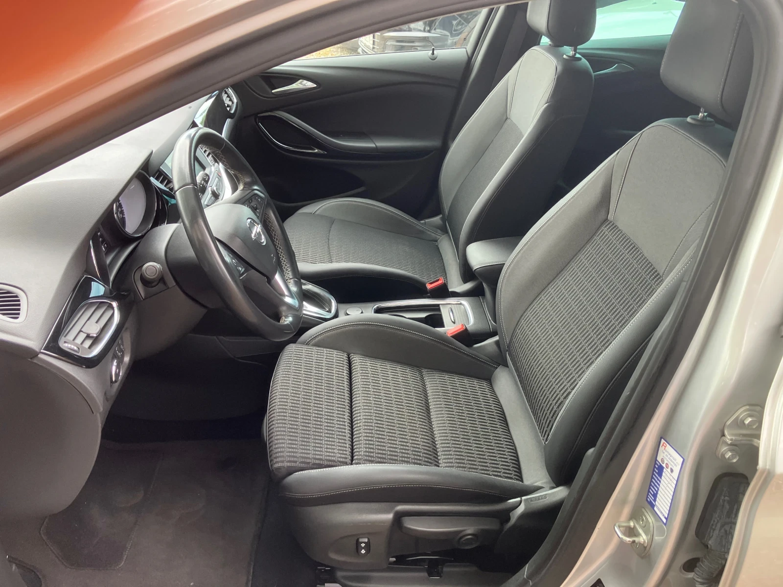 Opel Astra 1.5CDTI, снимка 10 - Автомобили и джипове - 55738523