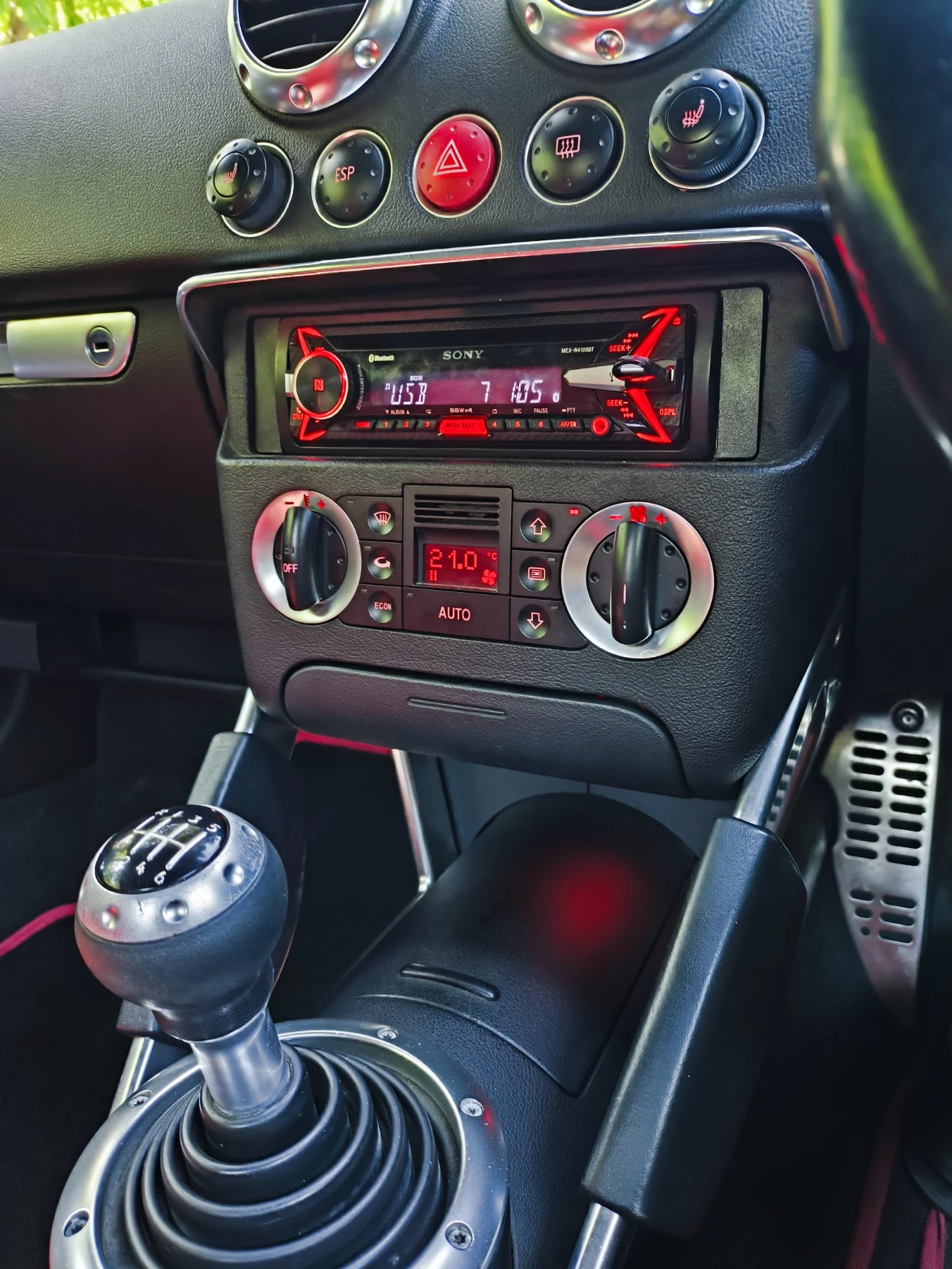 Audi Tt 1.8 turbo, снимка 12 - Автомобили и джипове - 55772282