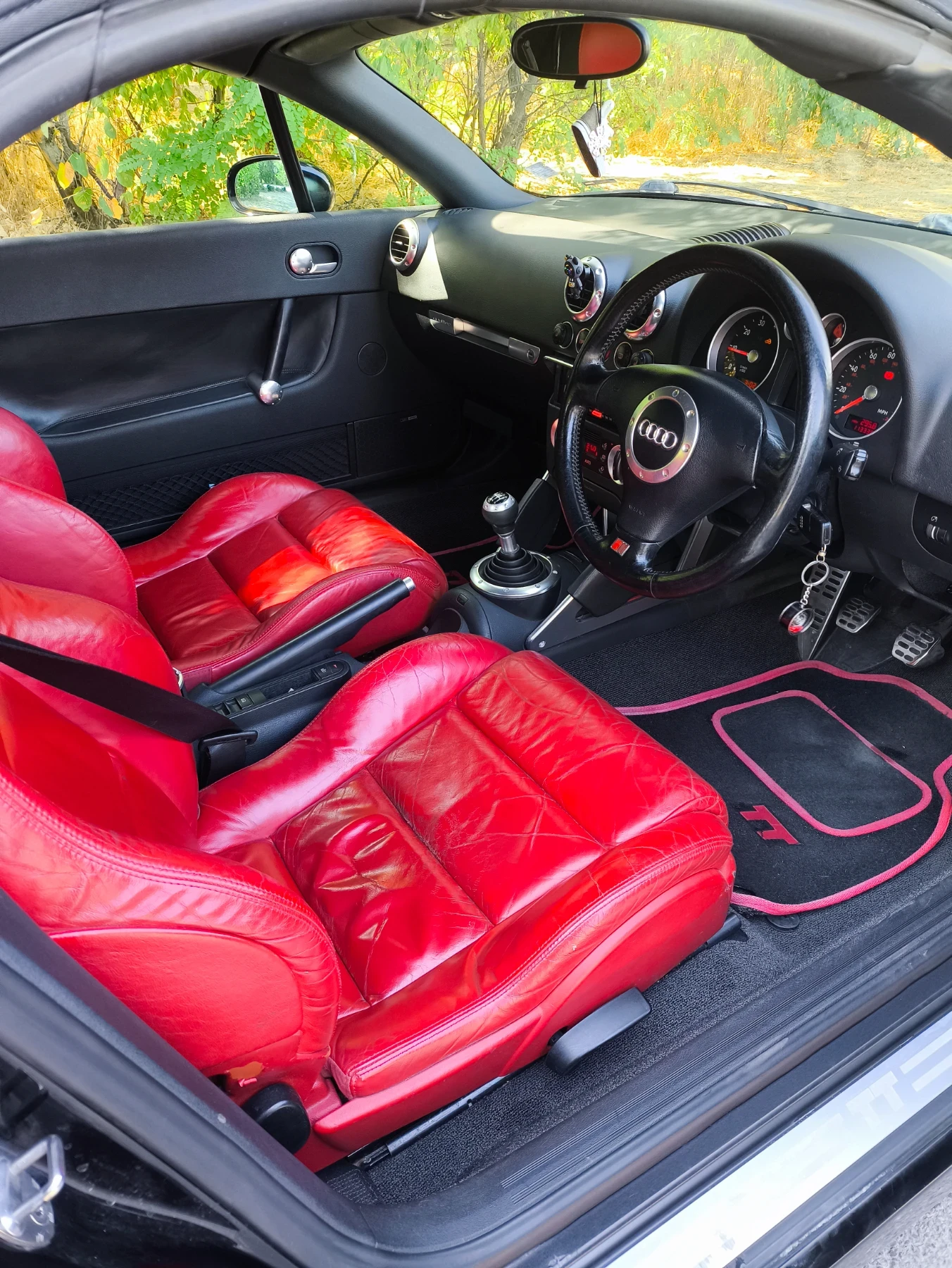 Audi Tt 1.8 turbo, снимка 10 - Автомобили и джипове - 55772282