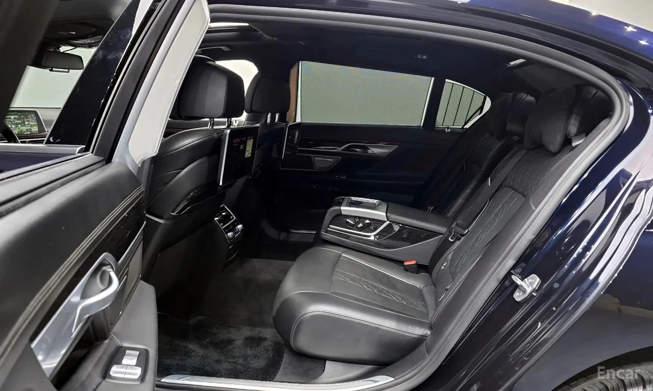 BMW 740 * 740Li xDrive M Sport Package* АВТОКРЕДИТ* , снимка 12 - Автомобили и джипове - 56097368