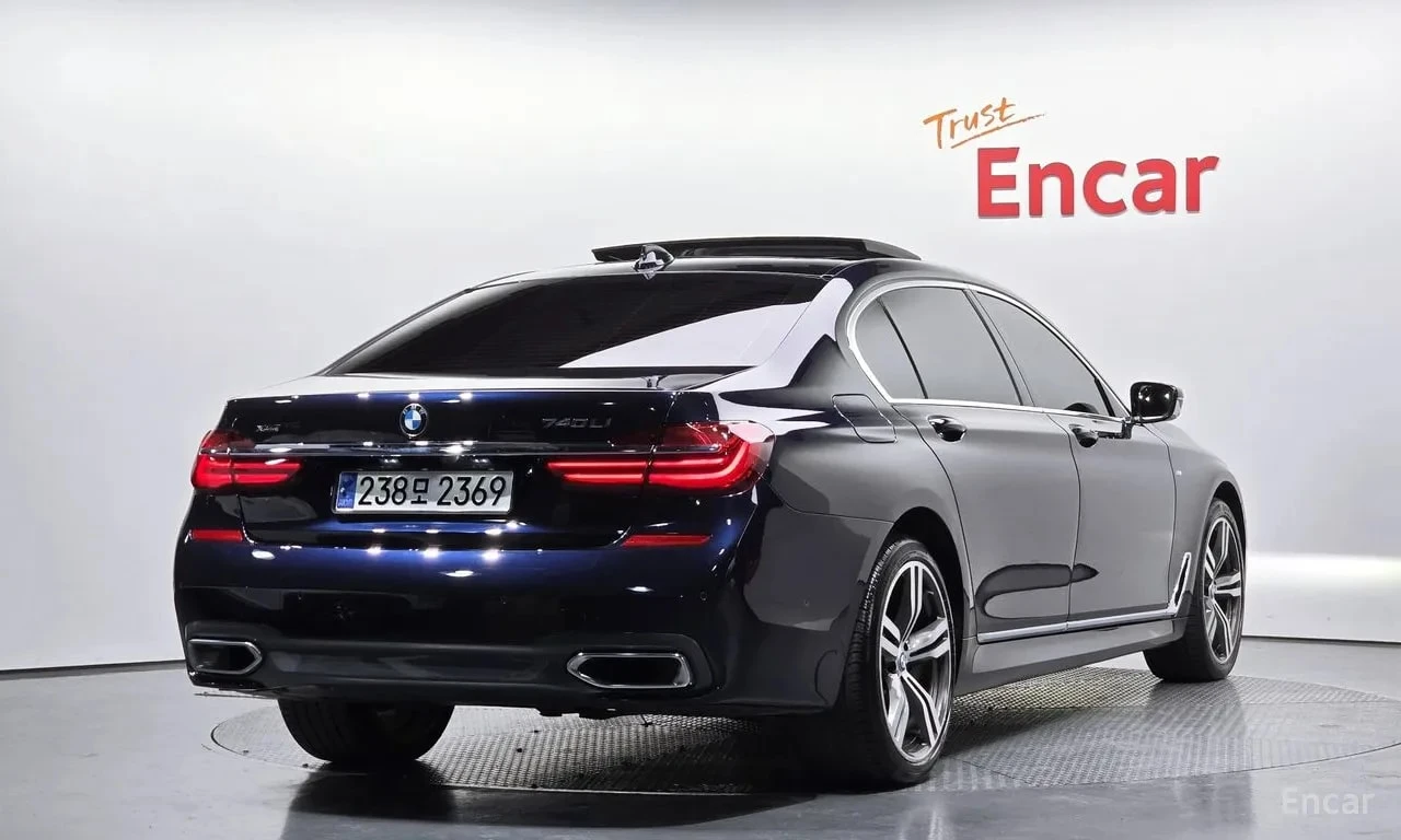 BMW 740 * 740Li xDrive M Sport Package* АВТОКРЕДИТ* , снимка 2 - Автомобили и джипове - 56097368